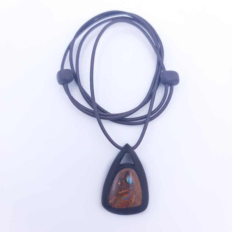 pendentif amulette en opale boulder d&