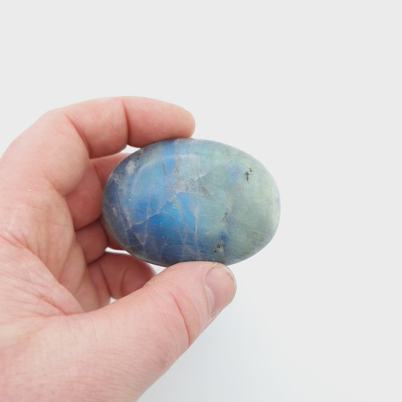 galet de labradorite de Madagascar