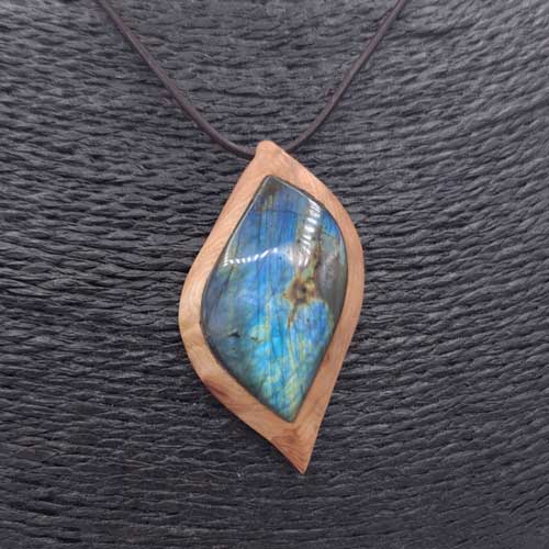 Amulette en Labradorite et Cade