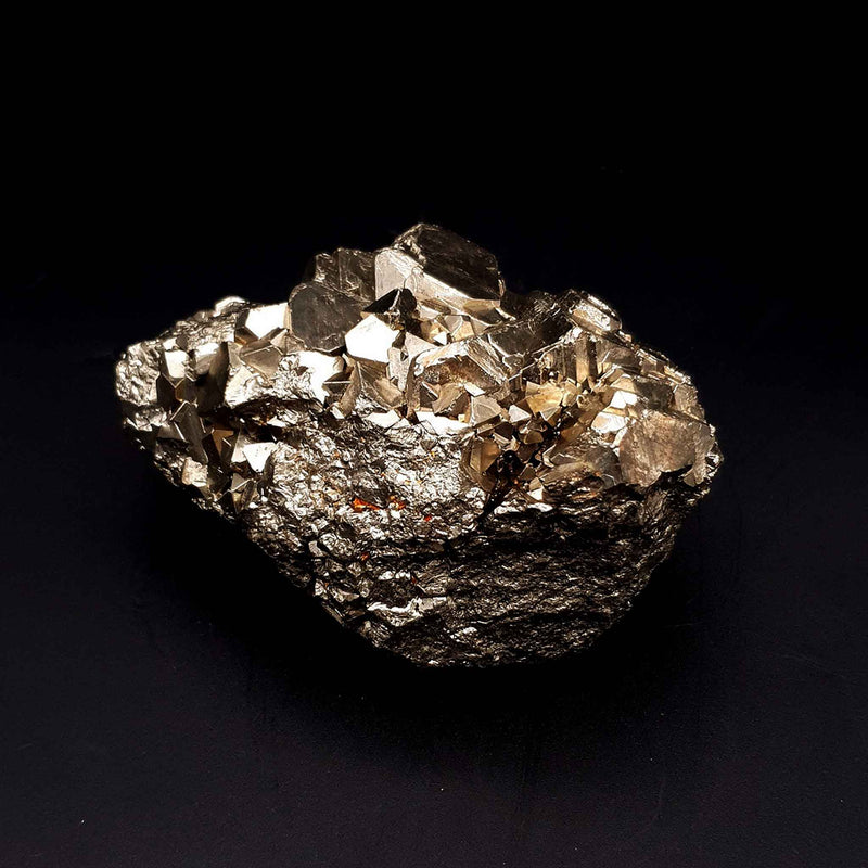 Amas de cristaux de pyrite de fer