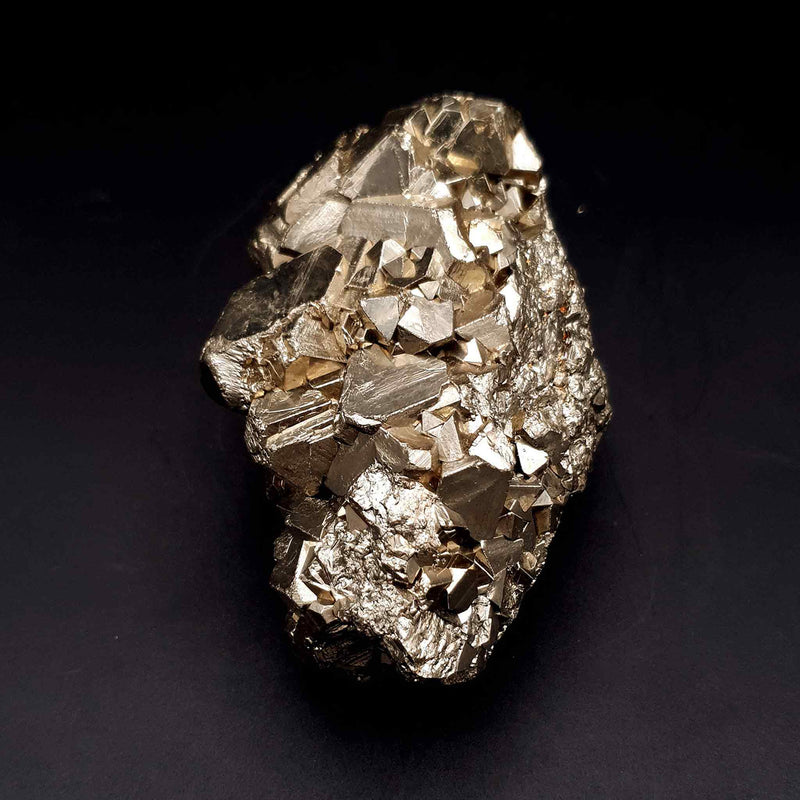 Amas de cristaux de pyrite de fer