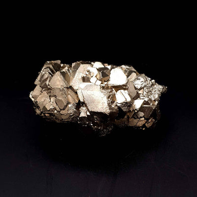 amas de cristaux de pyrite de fer