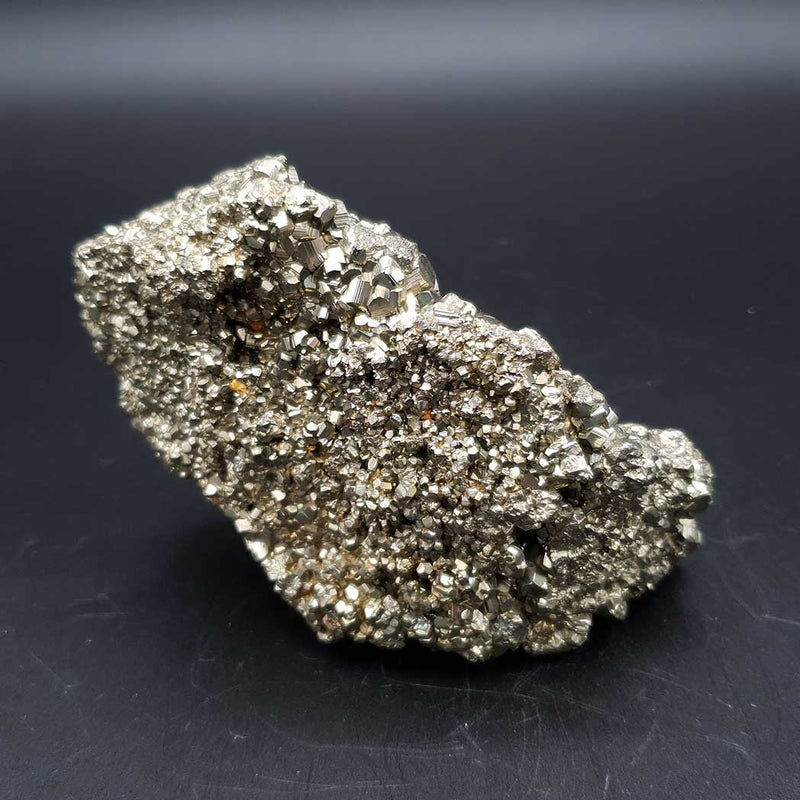 Amas de cristaux de pyrite de fer