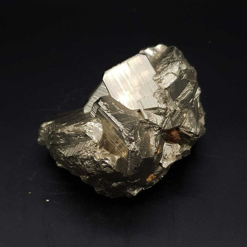 Amas de cristaux de pyrite de fer