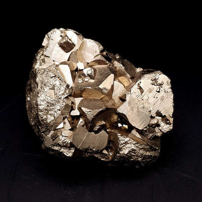 amas de cristaux de pyrite de fer