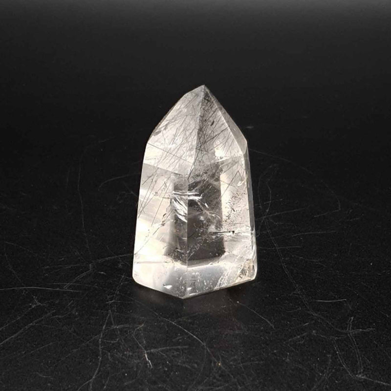 pointe de quartz à inclusions de tourmaline noire